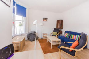 GuestReady - Bright & Vibrant Apartment with Garden View in Walthamstow